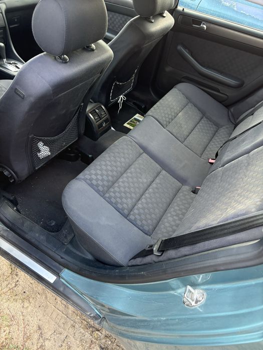 На части Audi A6 2.5 180
