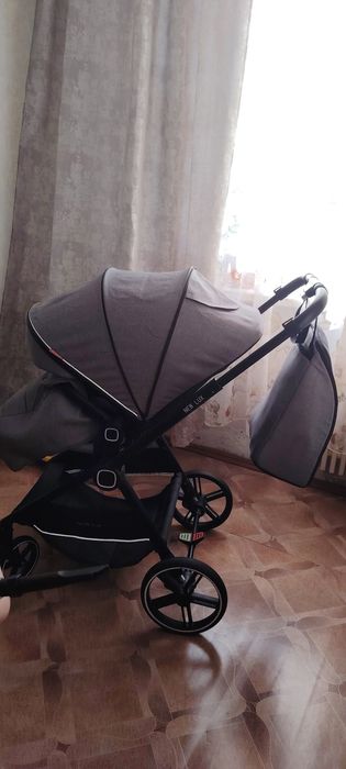 Продам прогулочную коляску