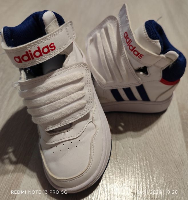 Adidași băieți, stare bună