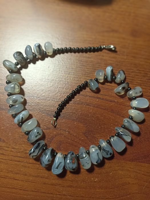 Продам колье из черного и серого агата