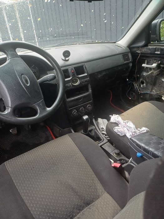 Приора продам 2011