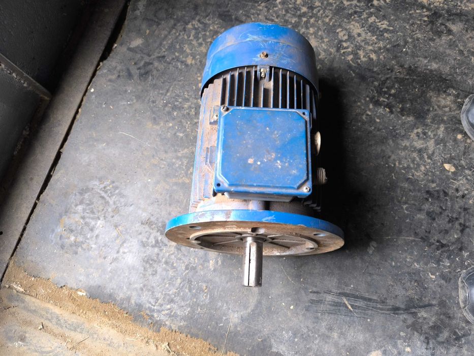 Продам электродвигатель