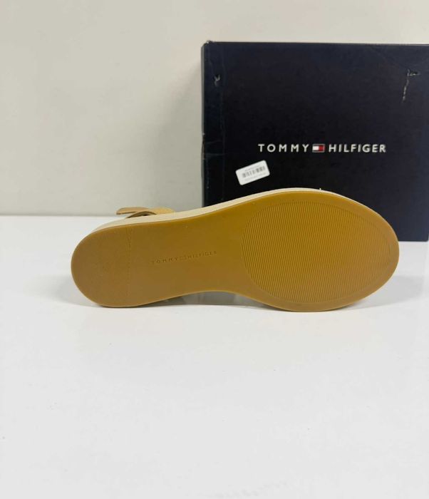 Tommy Hilfiger Linen With Gold Flatform