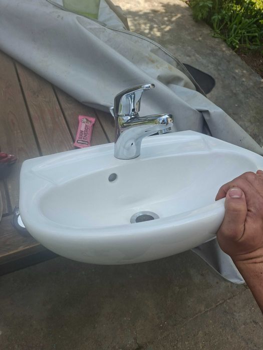 Мивка със смесител