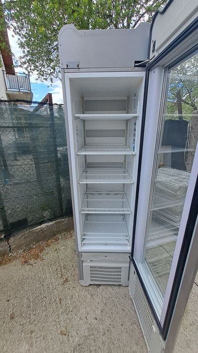 Хладилна витрина