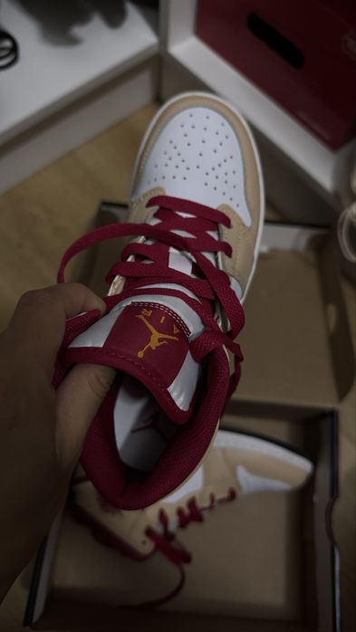 Продам air jordan 1 mid