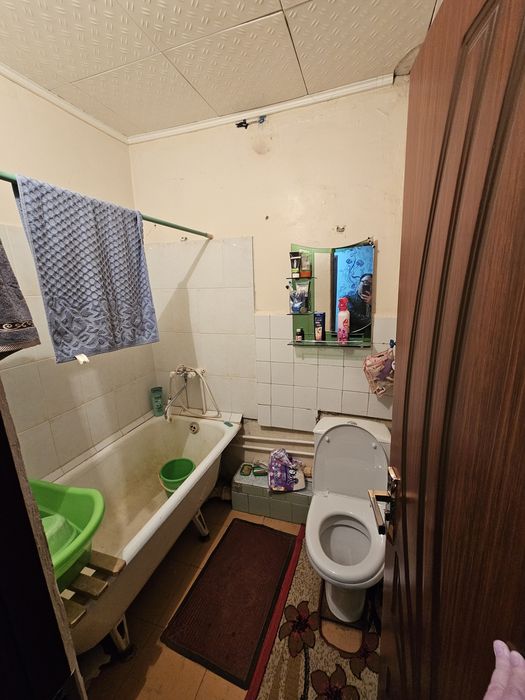 Kvartira sotiladi Navoiy shahar 2-etaj, 2 xona