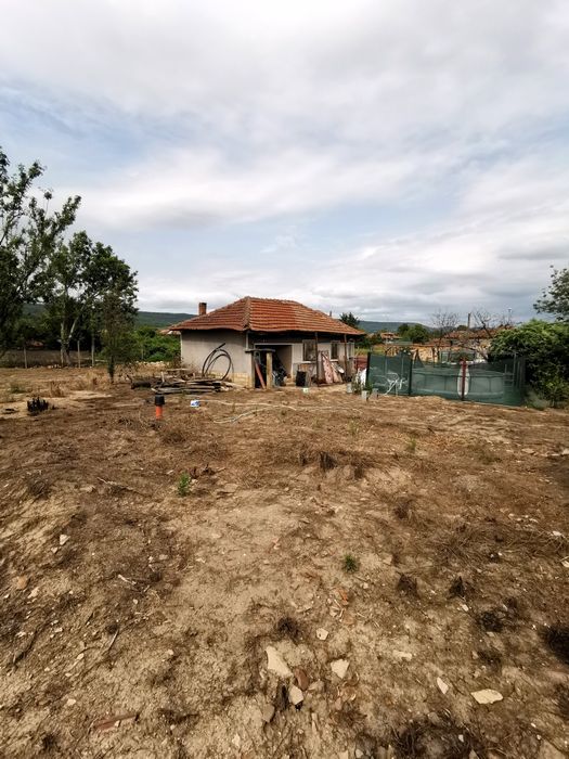 Голям парцел с  готови проекти и  материали за две къщи в с.Драганово
