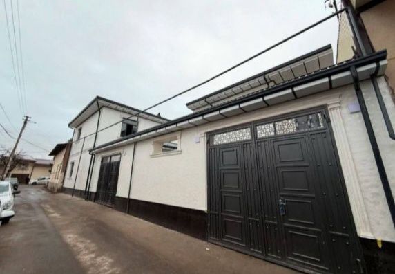 Komolon mahallada srochna uy sotiladi