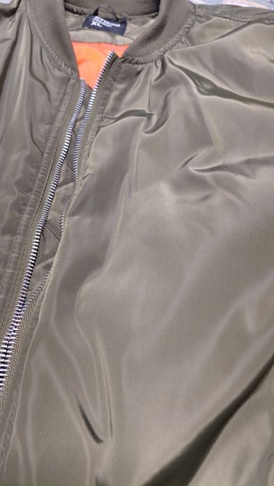 Куртка бомбер ..