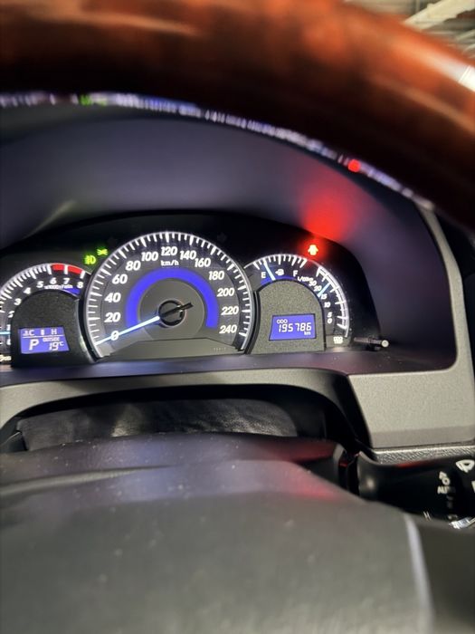 Продается срочна tayota camry 50