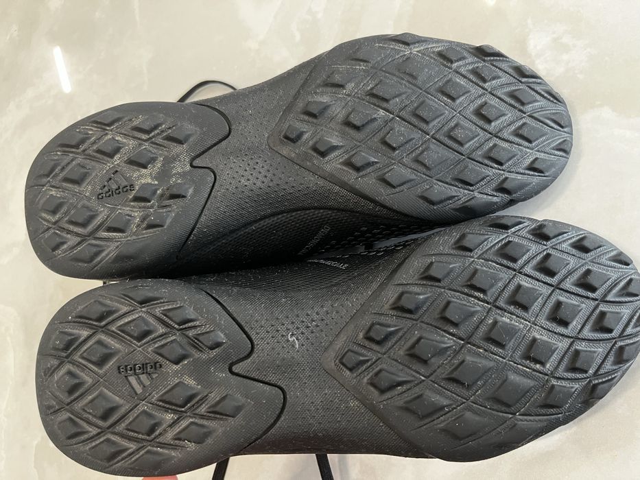 Vand ghete de fotbal adidas  pentru sintetic 36