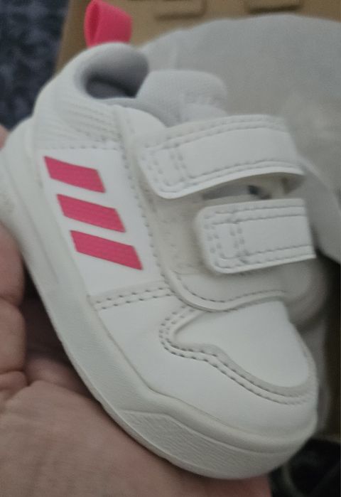 Обувки Adidas 18