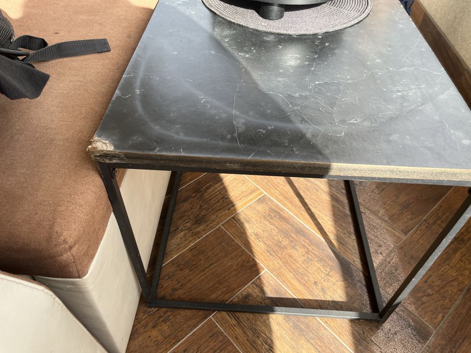 Диван и маса  100 евро