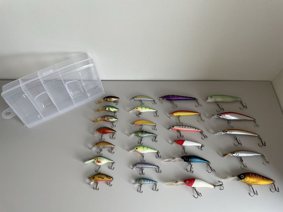 Универсален сет от 25 воблера + кутия