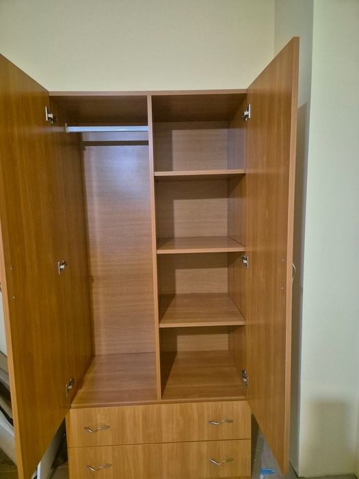 Двукрилен гардероб