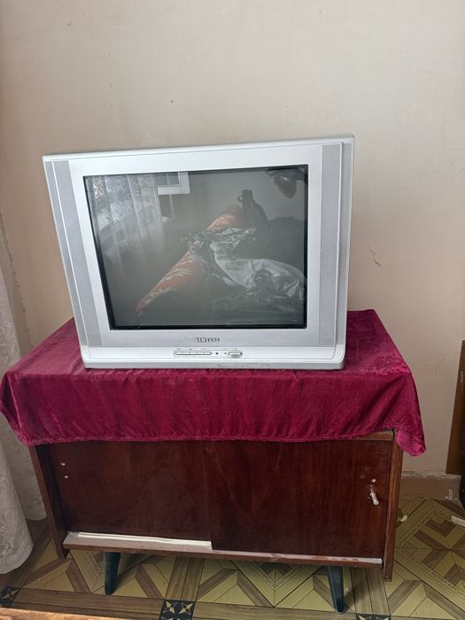 Продаются телевизоры и тюнер