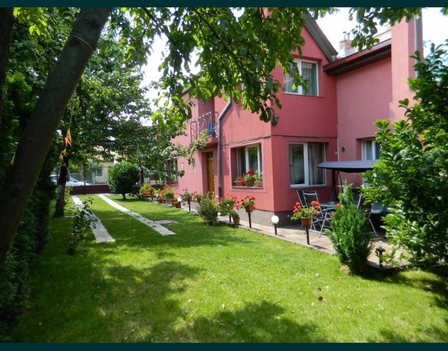 Închiriez casa în centru 5 camere