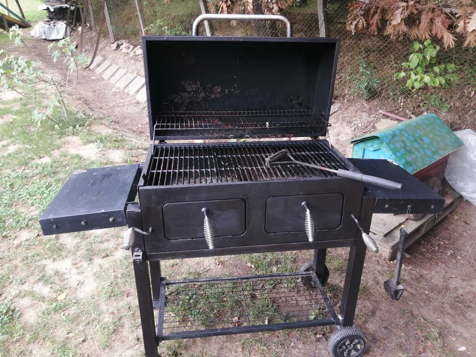 Grătar mare cu grilaj de fonta, cu focar reglabil pe inaltime