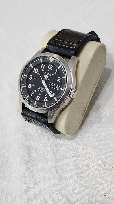 Часовник Seiko 5 Sports