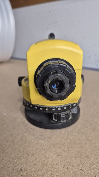 Нивелир Leica Jogger 28