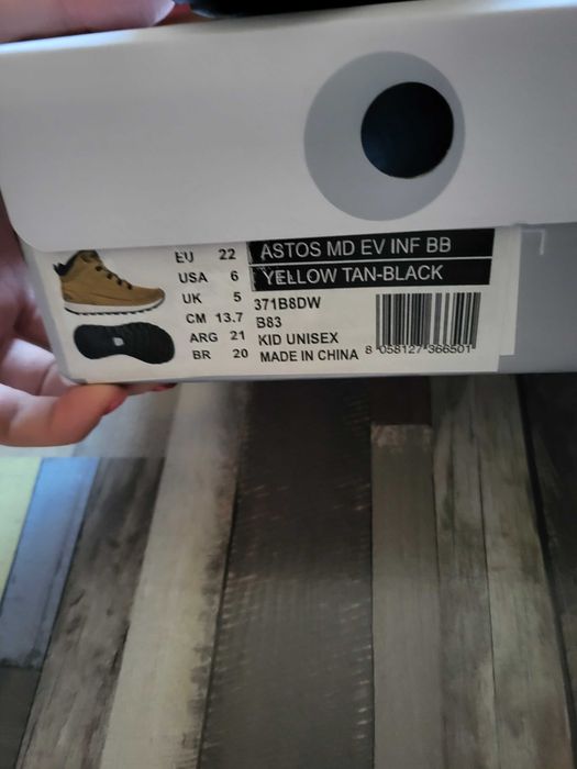 Продавам чисто нови детски боти на Kappa