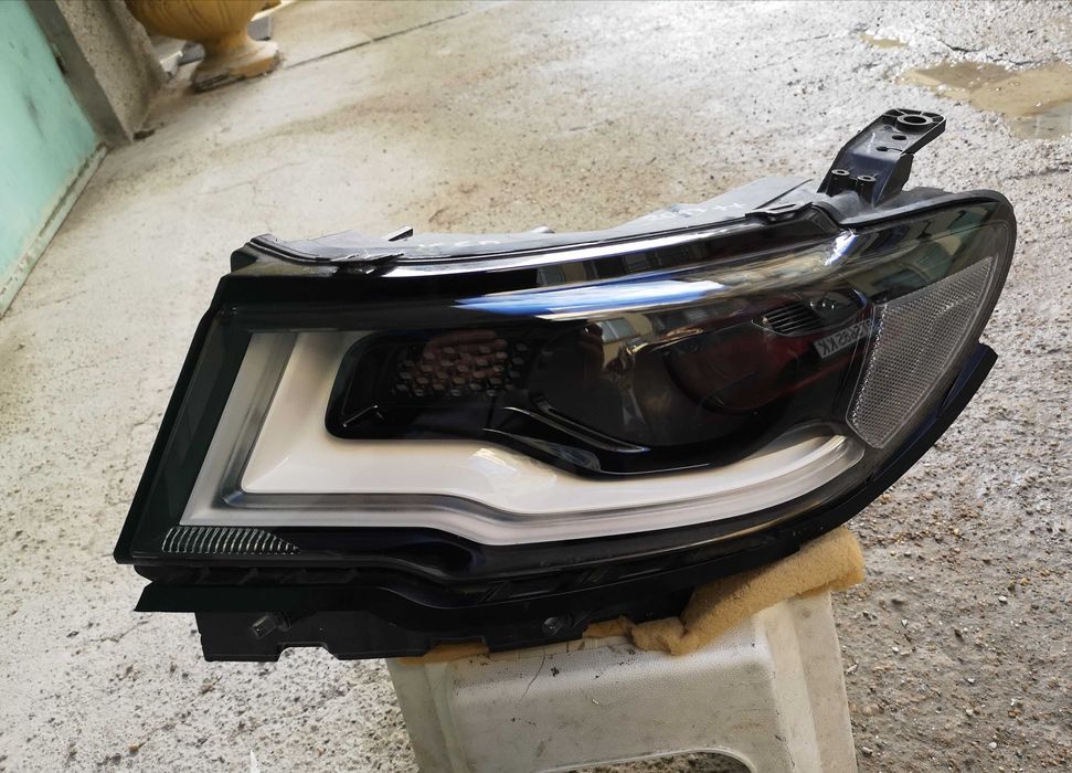 Оригинален фар  Jeep Compass Led
