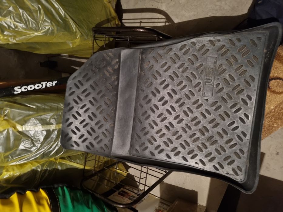 Продам оригинальные коврики в салон.