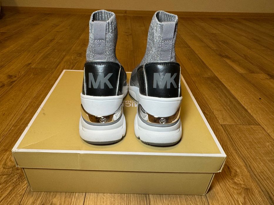 Спортно- елегантни обувки Michael Kors