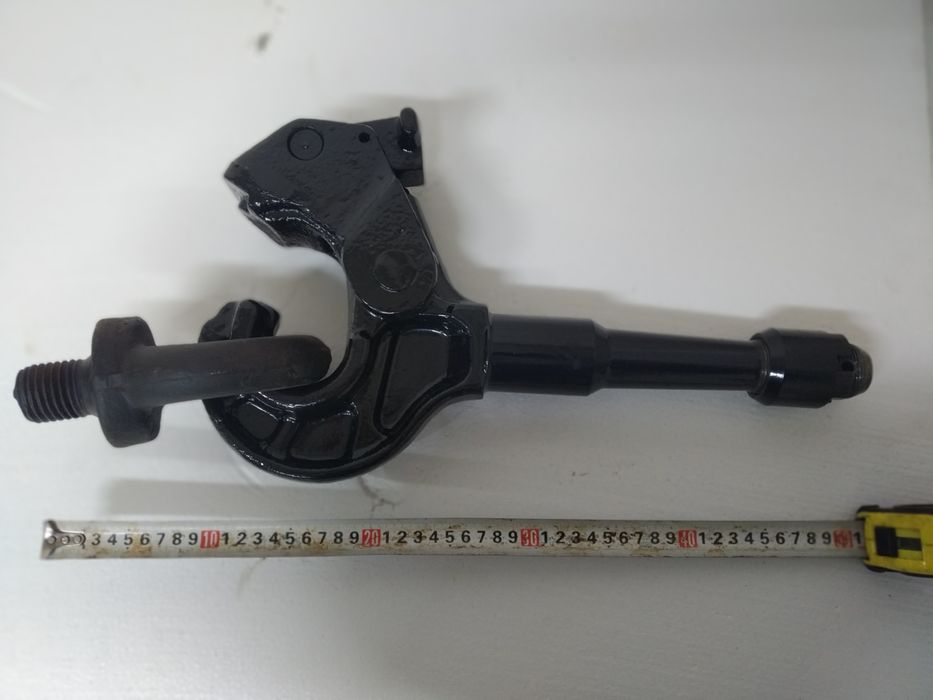 Крюк буксировочный