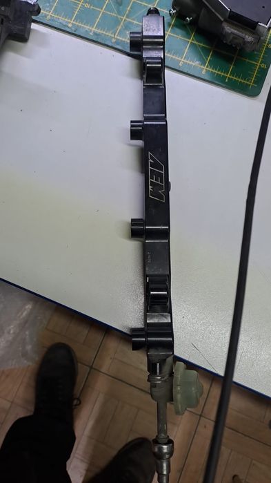 AEM Топливная рейка