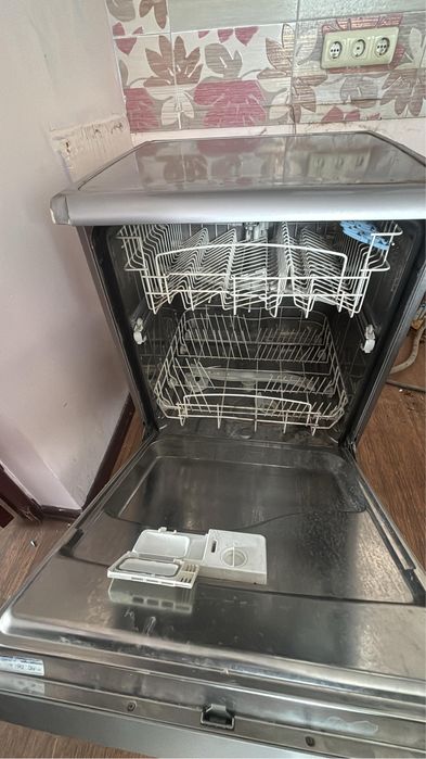 Продам посудомоечную машину