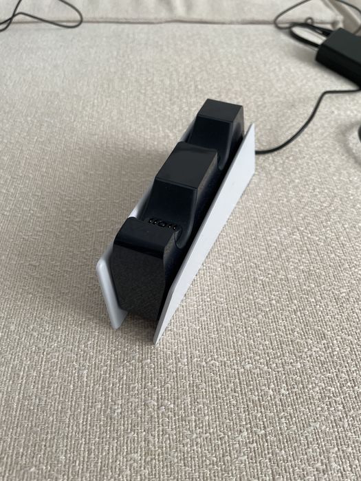 Наушники Sony PULSE для PS5 и зарядная станция для контроллеров PS5