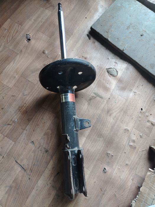 Камри 10 объем 2.2 амортизатор 2шт,стартер,тормозной диск,на сюрф помп