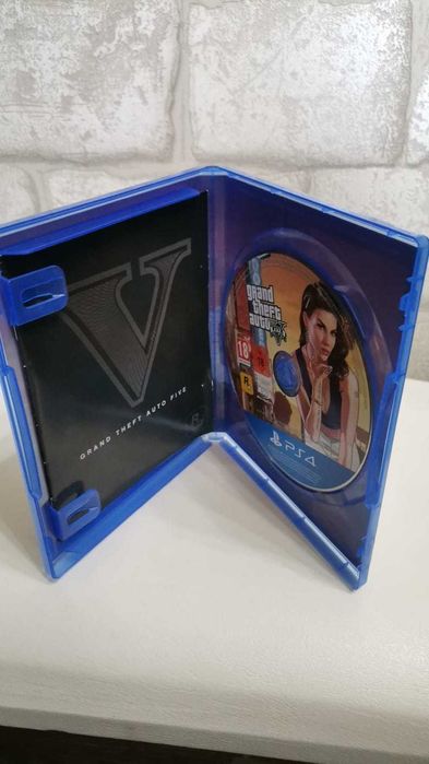 Продам диск с игрой GTA 5 PS4
