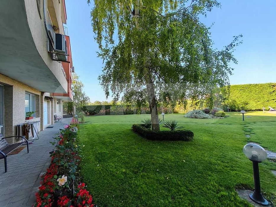 Двустаен апартамент в затворен комплекс в квартал Галата