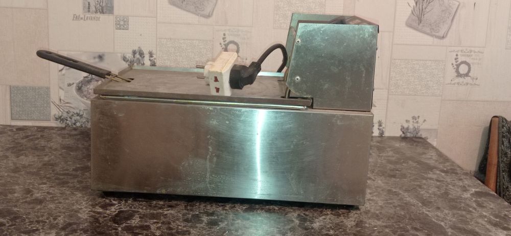 Фритюрница в хорошем состоянии