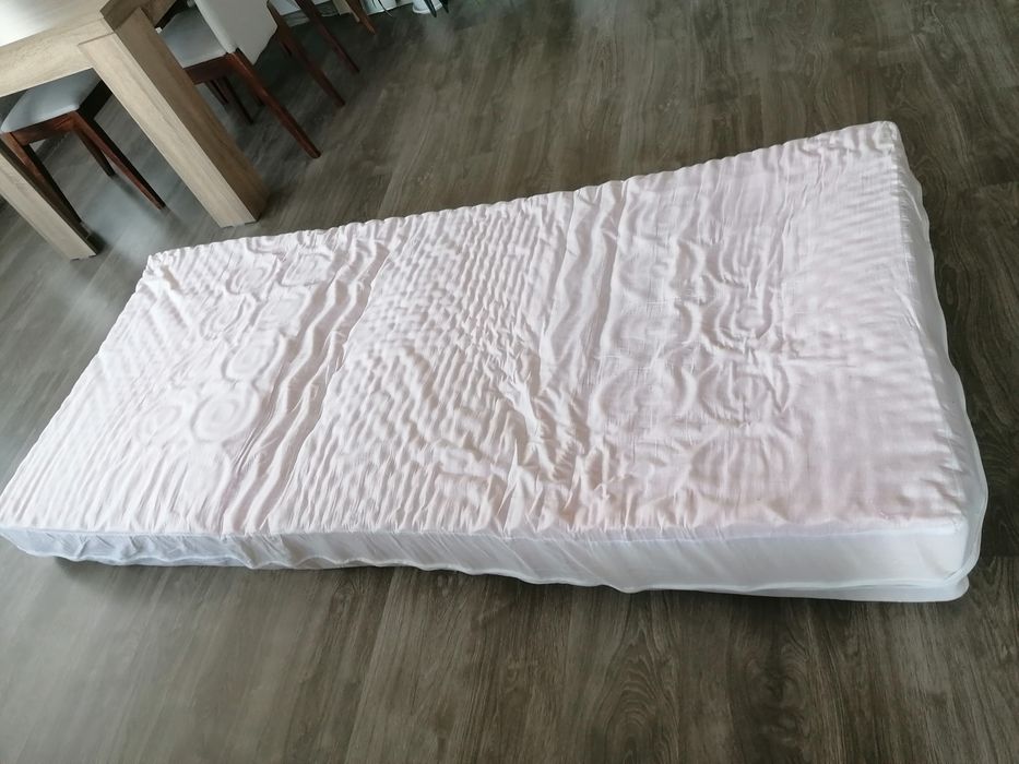 Пружинен Матрак в отлично състояние.