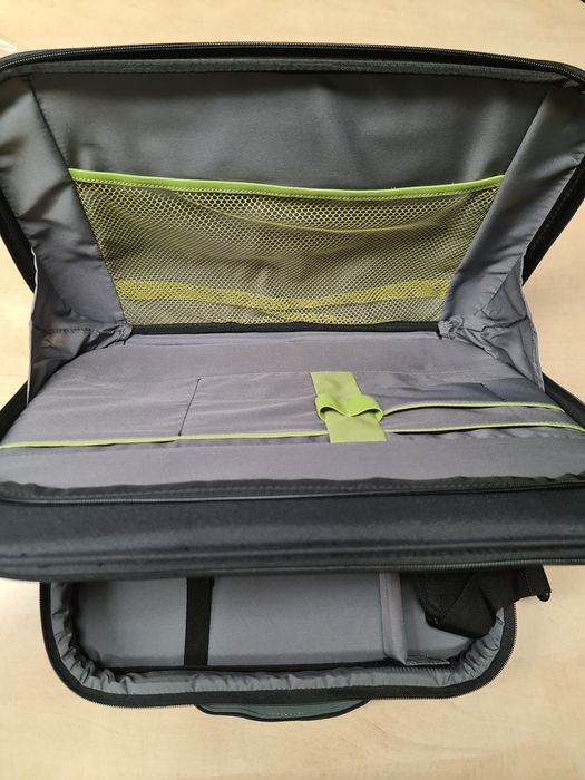 Geanta laptop 16'  marca Case Logic noua, sigilata