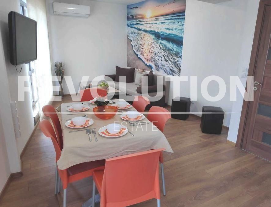 Тристаен апартамент в района на Център!