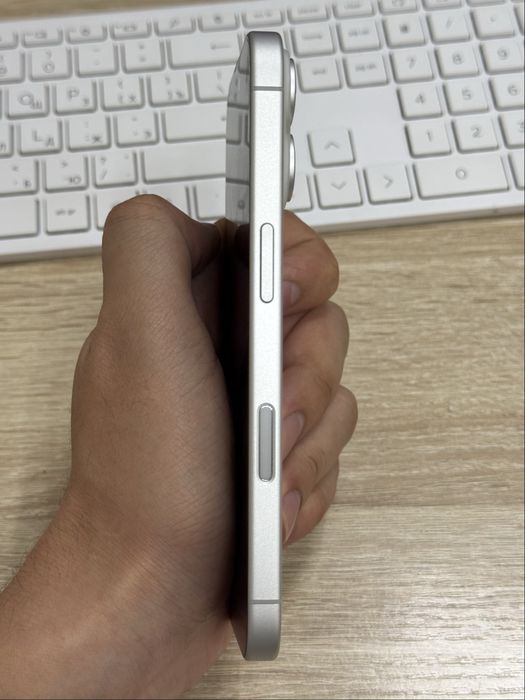 iPhone 16 128 ГБ Белый / АКБ 100% / чек / коробка