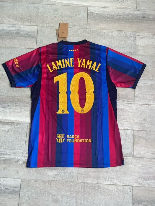Tricouri de fotbal diferite modele si marimi!