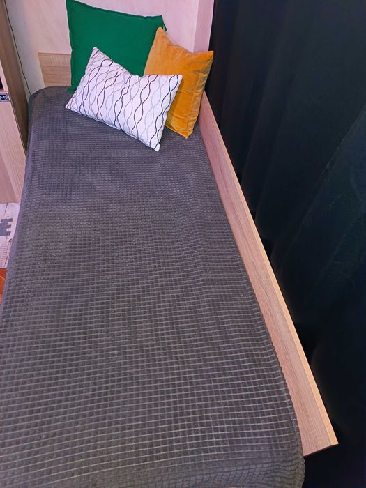 Комфорно и много запазено легло с матрак