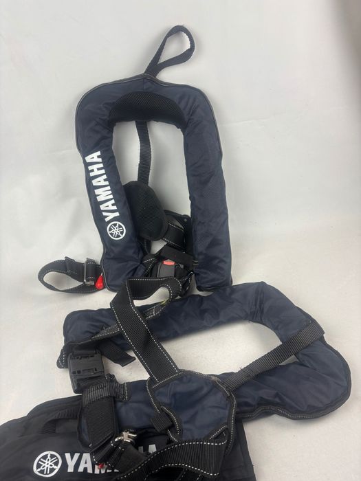 Продавам  надуваема жилетка YAMAHA