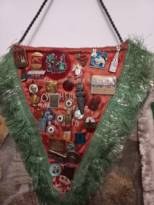 Стари значки от преди 40 години