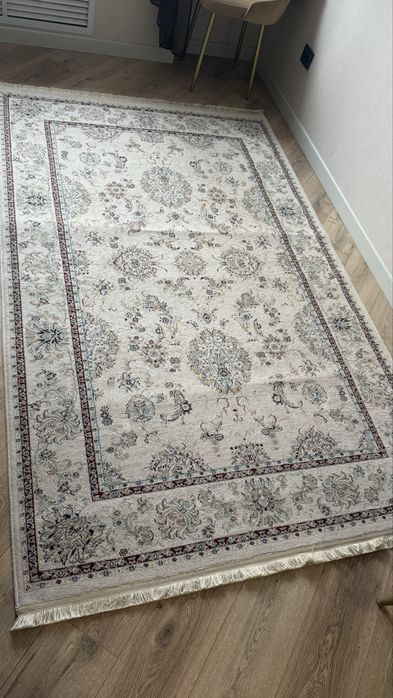 Продам ковер 1,6*2,3