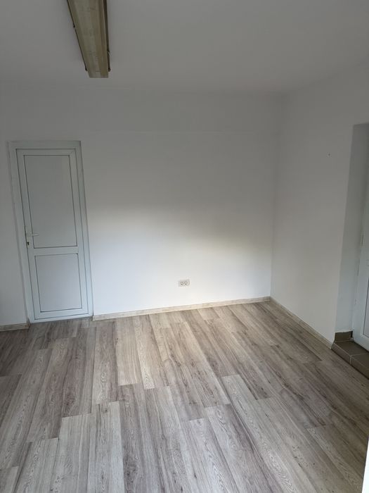 Spatiu birou de inchriat + toaleta