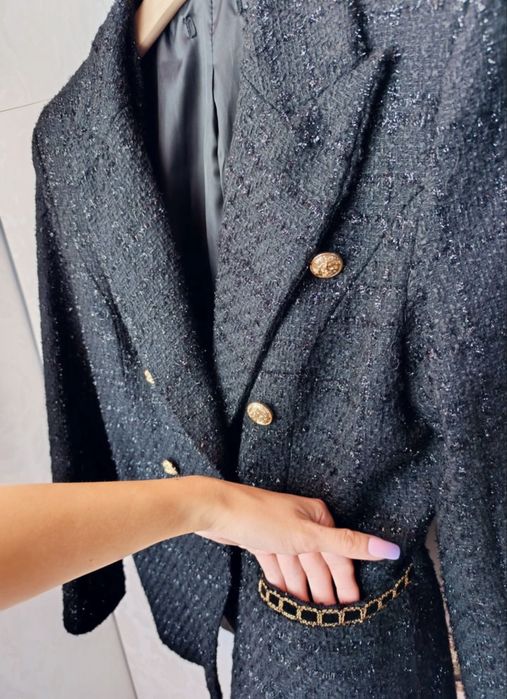 Черно сако букле