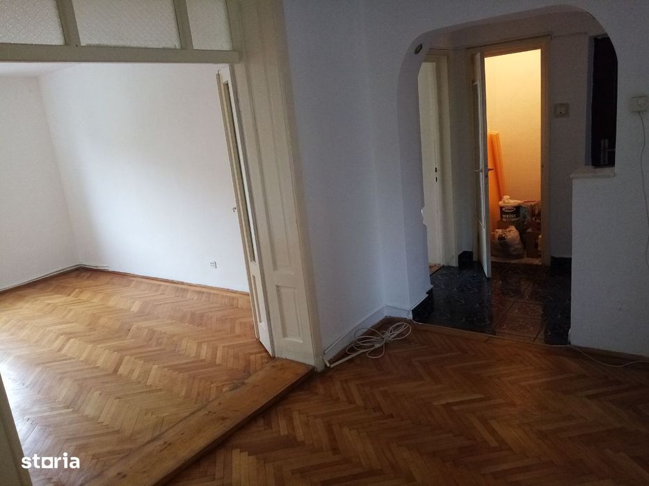Apartament 4 camere decomandat,Simeria- zonă centrală