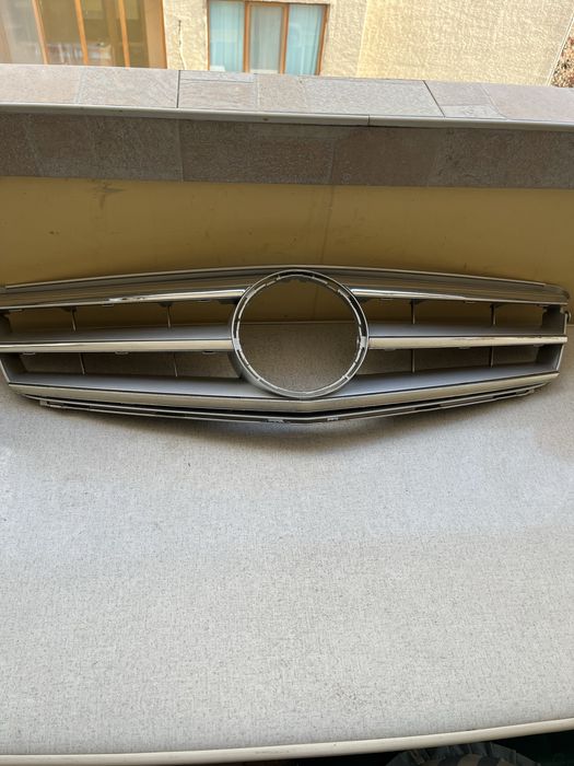 Решетка за Мерцедес w204